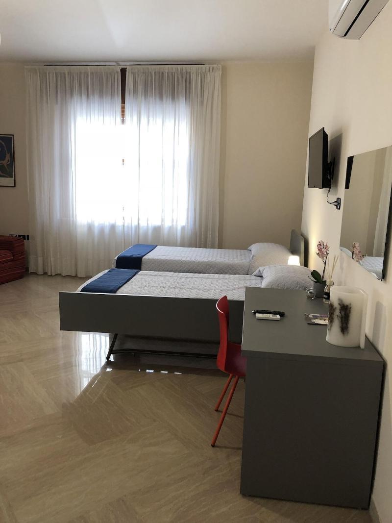 Alojamento de Acomodação e Pequeno-almoço Napoli City Inn