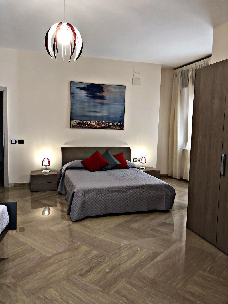 Napoli City Inn Nápoles